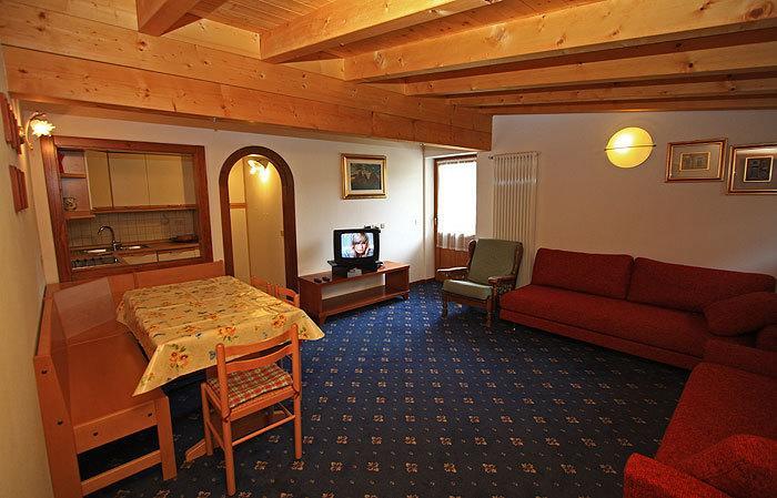 Cesa Roseda Apartment Canazei Cameră foto